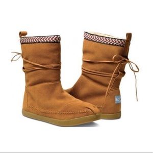TOMS • Nepal brown suede moccasin boots